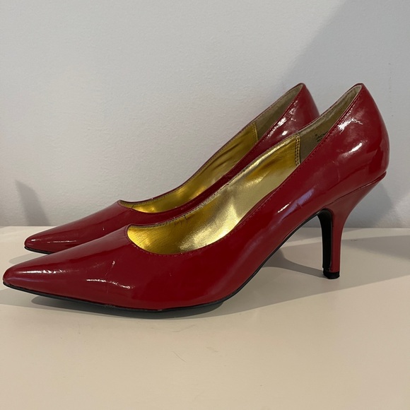 Red Pointed Toe Pumps 8 - Picture 1 of 4